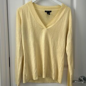 New York & Company Yellow V Neck Sweater Size L